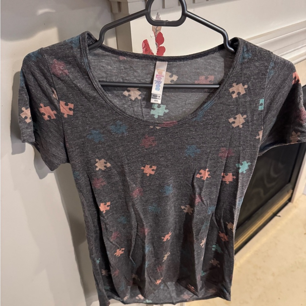 Lularoe women's Classic tshirt, gray puzzle print, XXS
